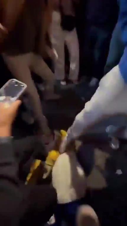 驚！尼克斯大勝步行者后，哈利伯頓遭主場球迷群毆